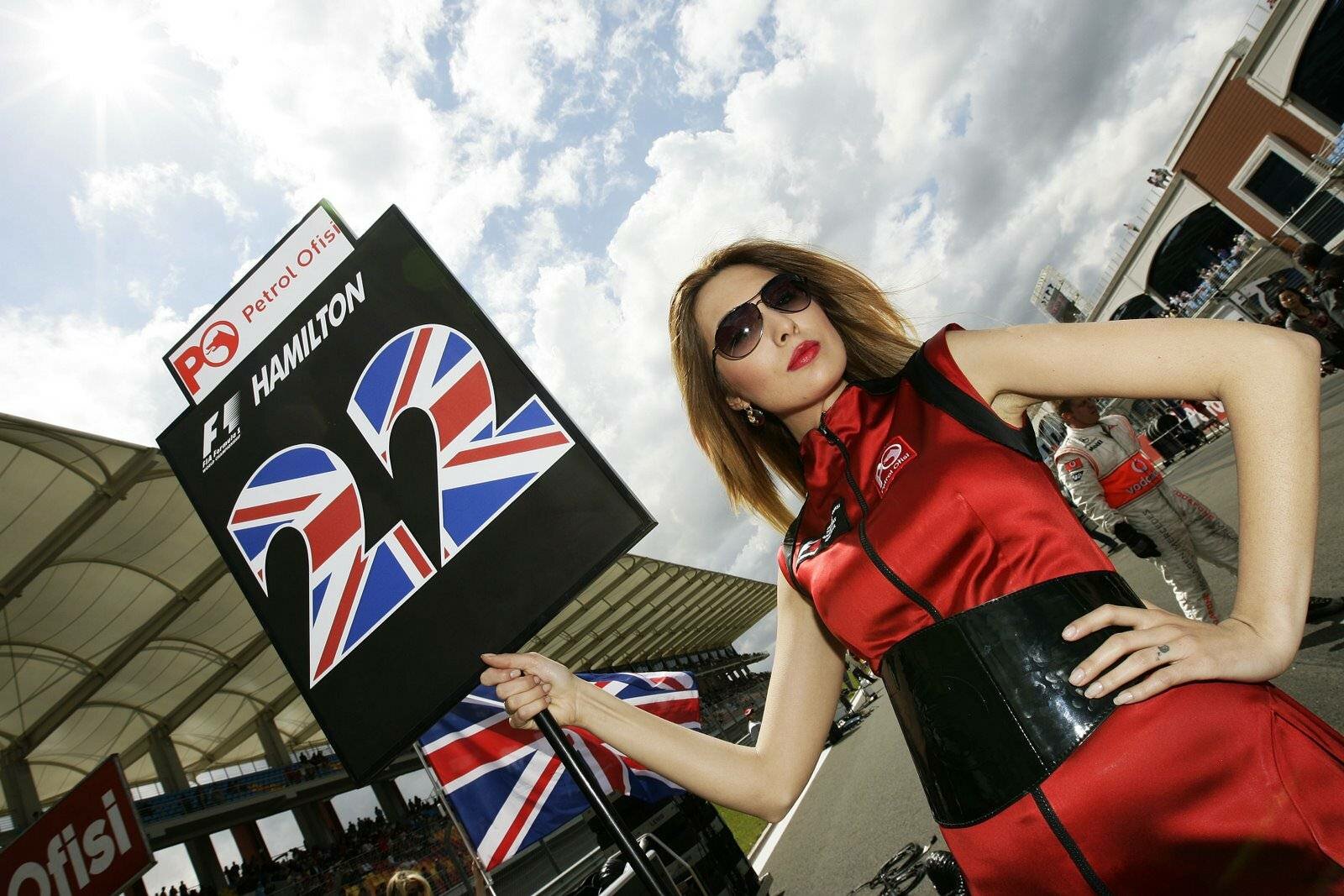 Nice Pit babe F1 wallpaper 2008 (formula 1 girls)